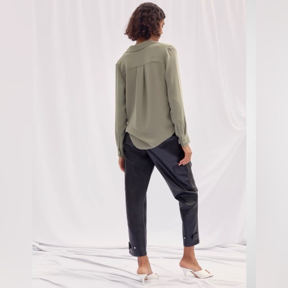 Aritzia Wilfred Faux Leather Modern Cargo Pants (size 4) - Picture 4 of 7